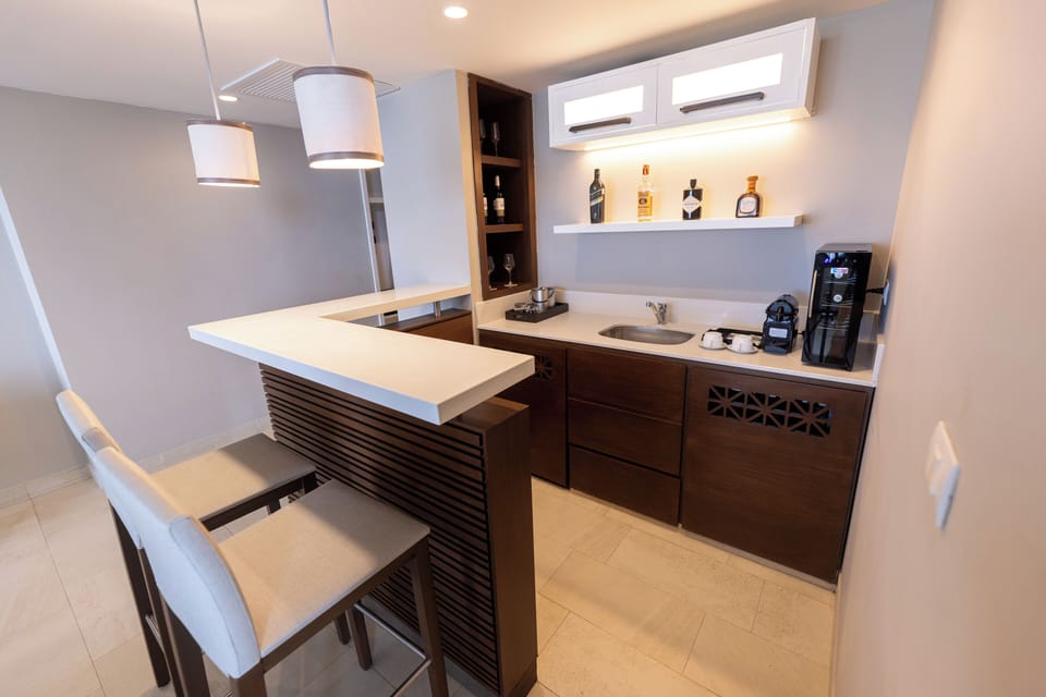 Luxury Presidential One Bedroom Suite Ocean View Diamond Club | Private kitchen | Coffee/tea maker