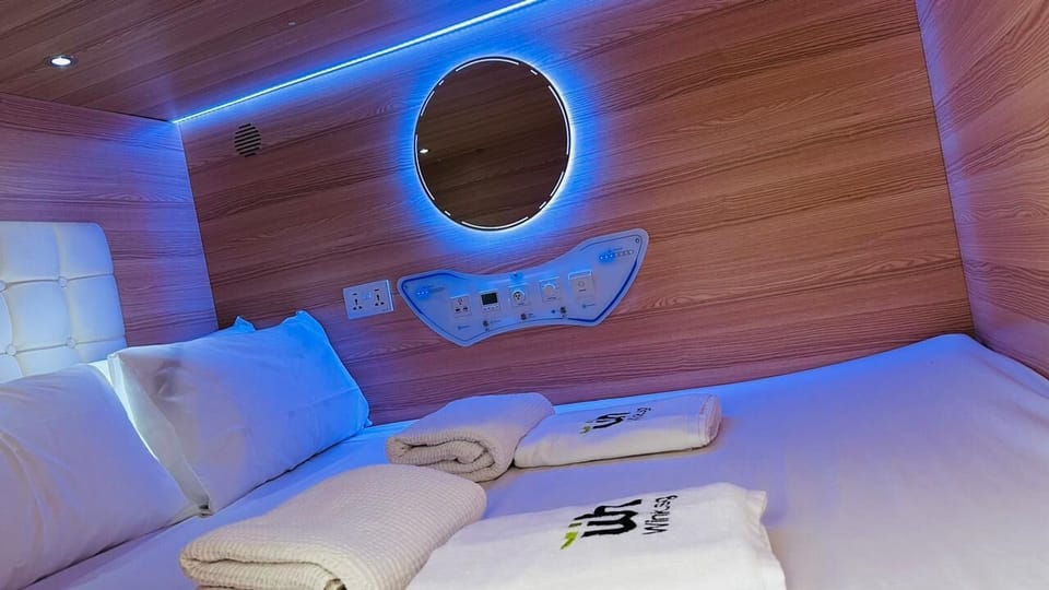Family Room, 2 Queen Beds, Non Smoking, Private Bathroom | Bed sheets