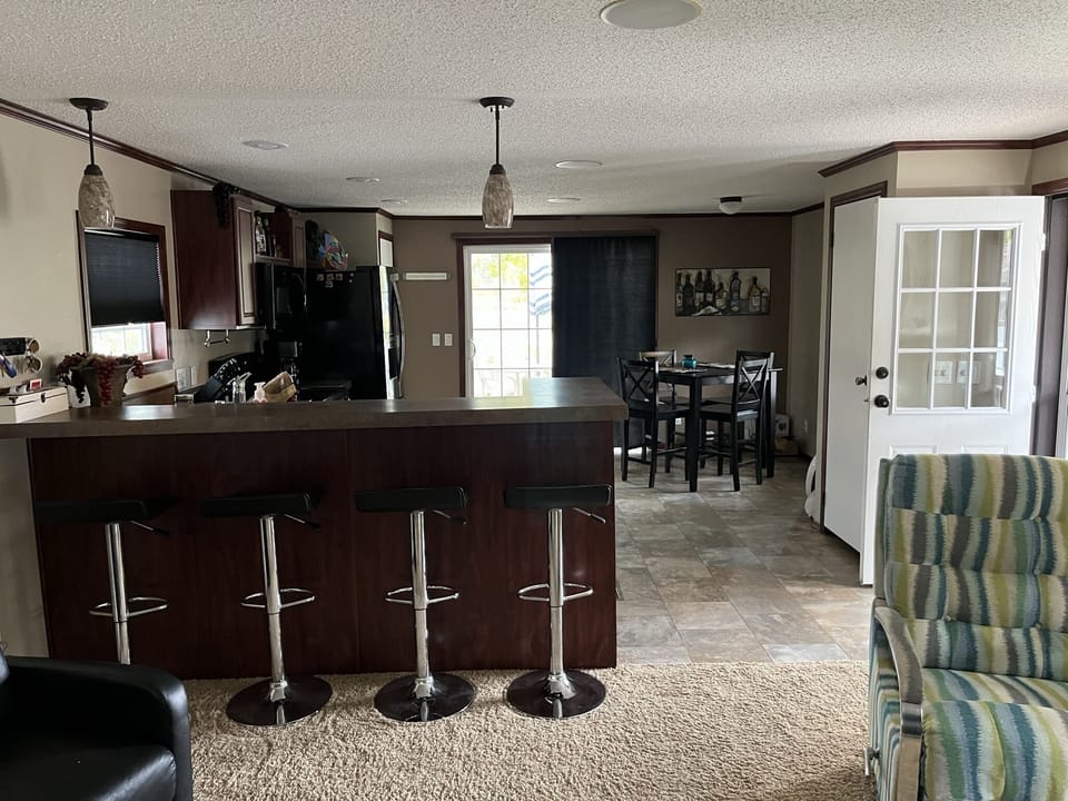 kitchen/bar