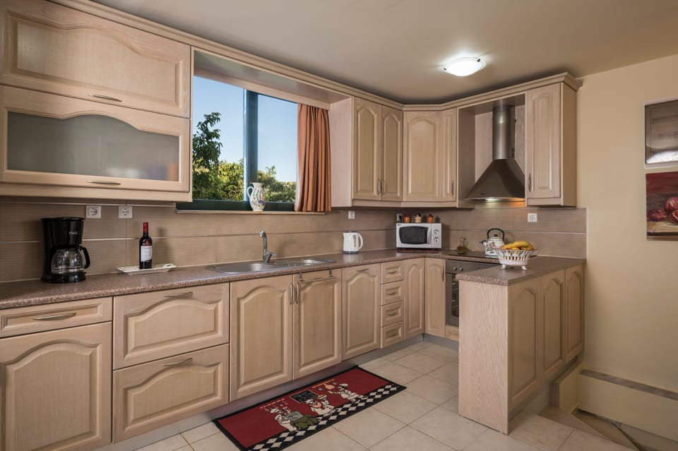 Villa | Private kitchen | Full-size fridge, microwave, oven, stovetop