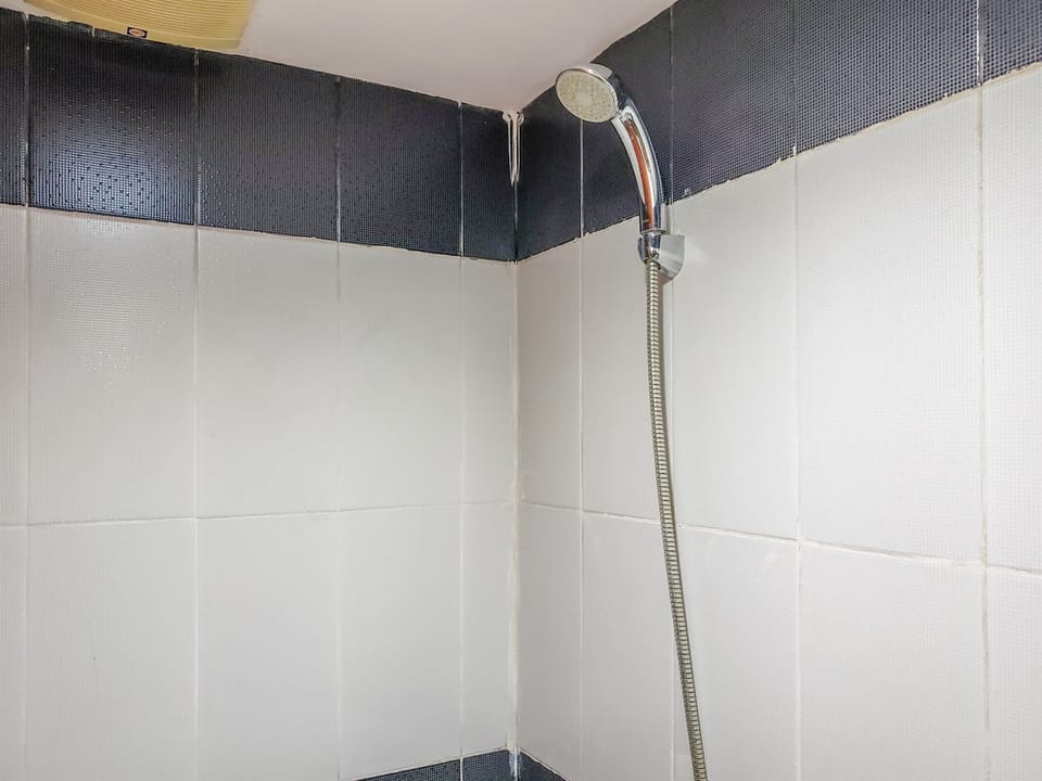 Studio | Bathroom | Free toiletries, towels