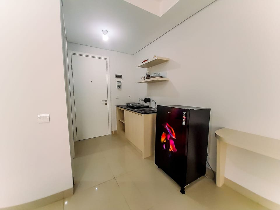 Studio | Private kitchen | Fridge, stovetop, cookware/dishes/utensils