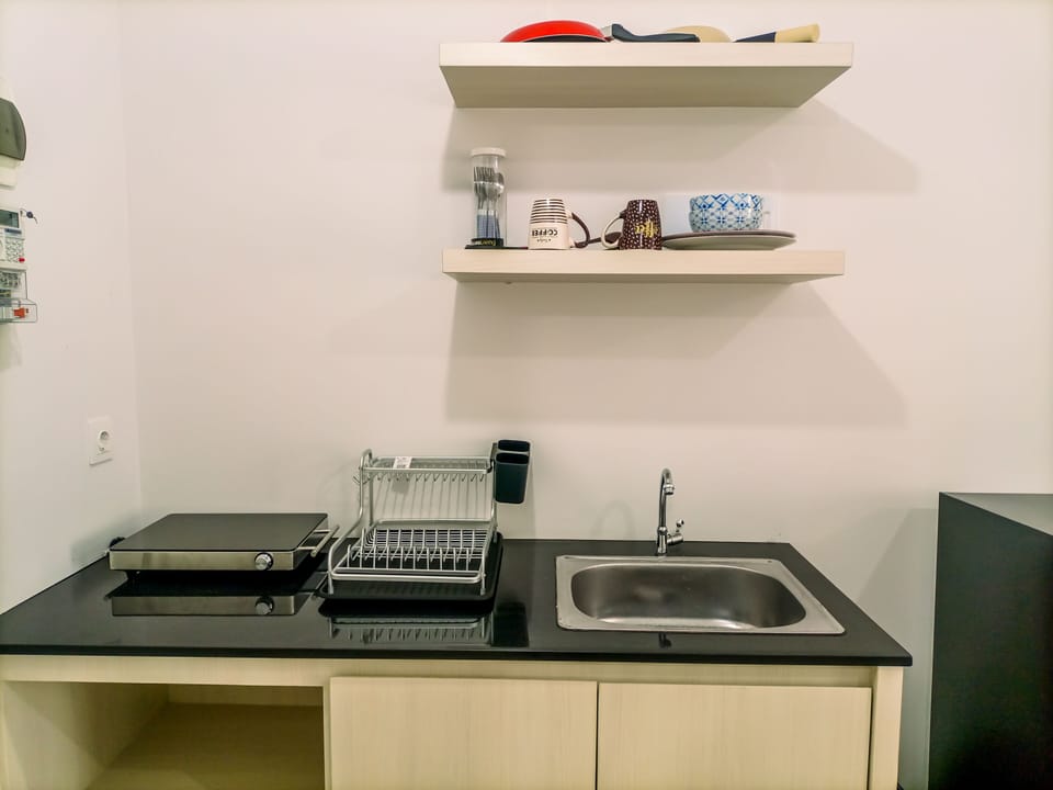 Studio | Private kitchen | Fridge, stovetop, cookware/dishes/utensils