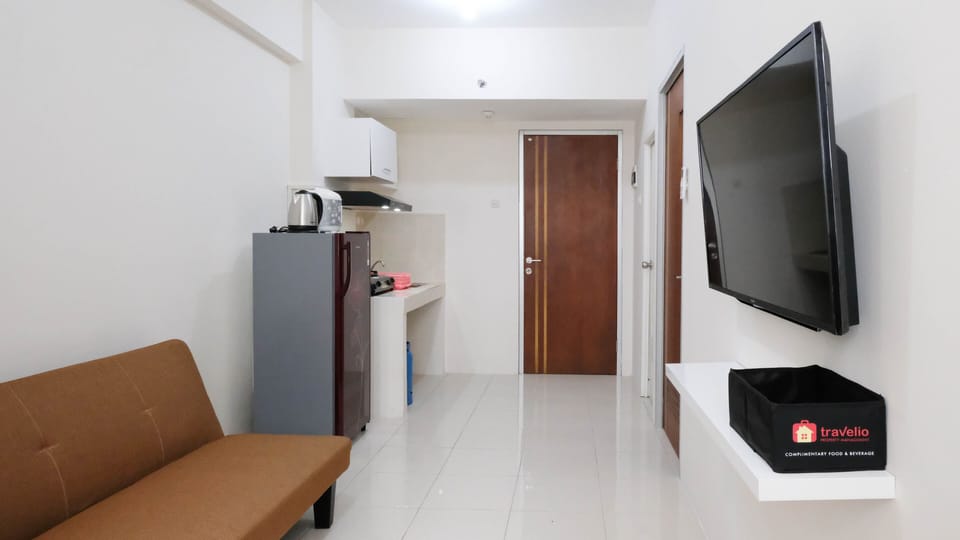 Apartment, 2 Bedrooms | Living area | TV