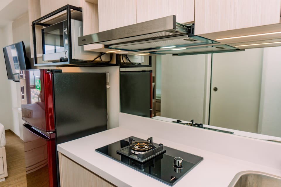 Studio, 2 Bedrooms | Private kitchen | Fridge, stovetop, cookware/dishes/utensils