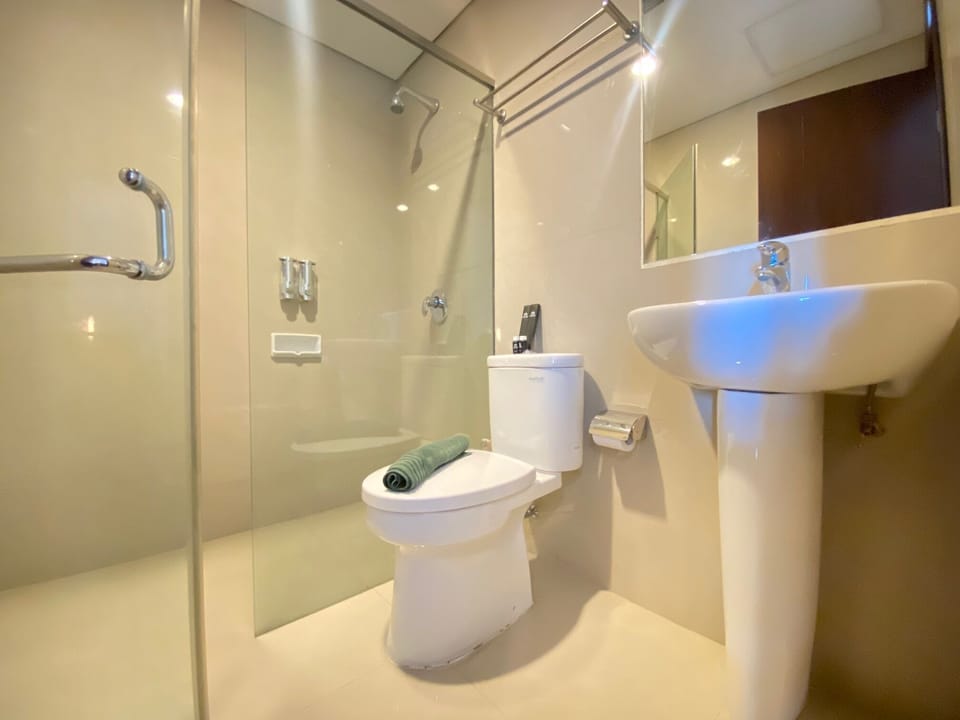 Spacious 2Br Apartment At El Royale Near Bip Apartment in Bandung