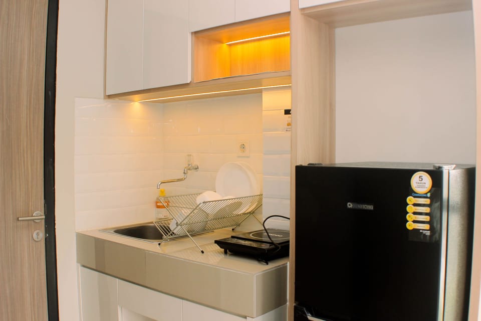 Studio | Private kitchen | Fridge, stovetop, cookware/dishes/utensils
