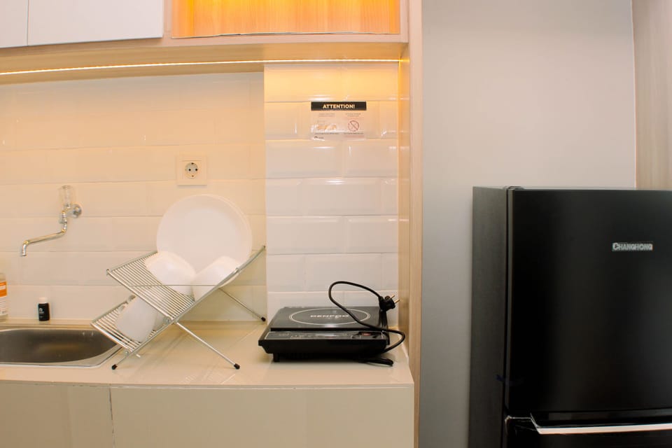 Studio | Private kitchen | Fridge, stovetop, cookware/dishes/utensils