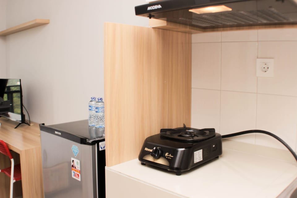 Studio | Private kitchen | Fridge, stovetop, cookware/dishes/utensils