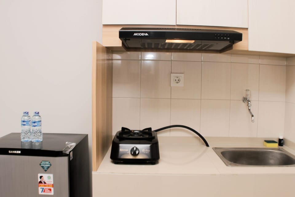 Studio | Private kitchen | Fridge, stovetop, cookware/dishes/utensils