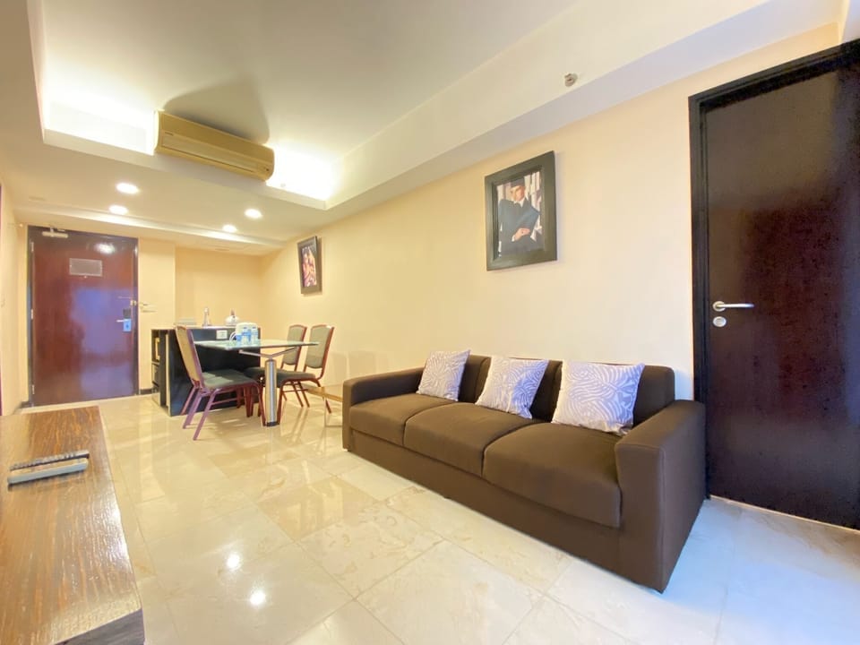 Apartment, 2 Bedrooms | Living area | TV