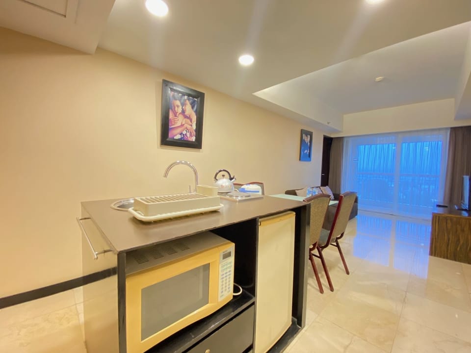 Apartment, 2 Bedrooms | Private kitchen | Fridge, stovetop, cookware/dishes/utensils, dining tables