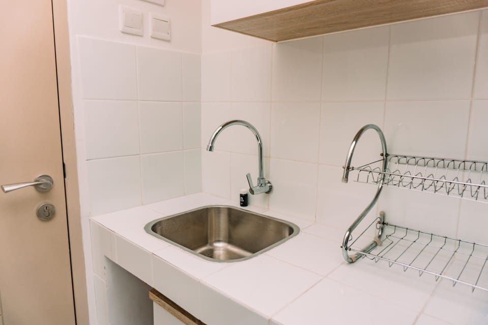 Standard Studio, 1 Queen Bed | Private kitchen