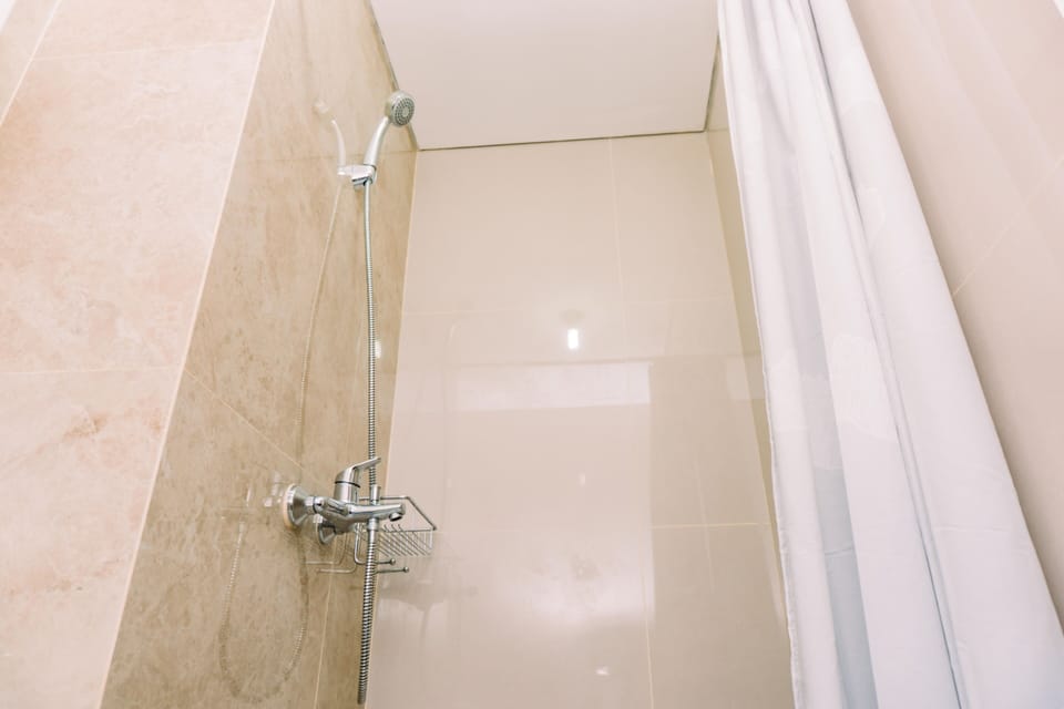 Studio | Bathroom | Free toiletries, towels