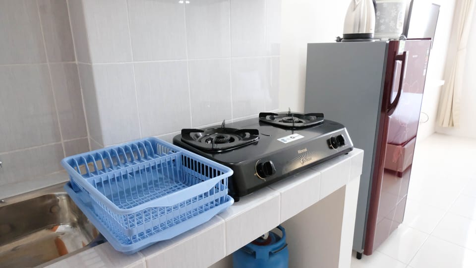 Studio | Private kitchen | Fridge, stovetop, cookware/dishes/utensils