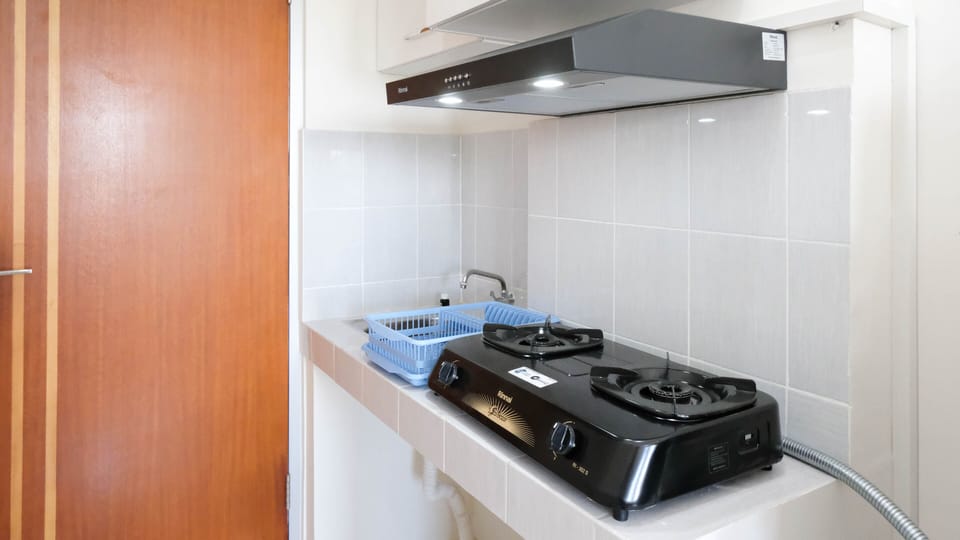 Studio | Private kitchen | Fridge, stovetop, cookware/dishes/utensils