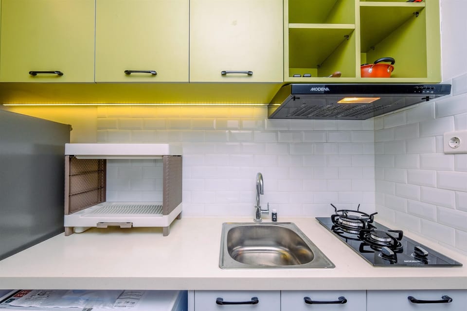 Studio | Private kitchen | Fridge, stovetop, cookware/dishes/utensils