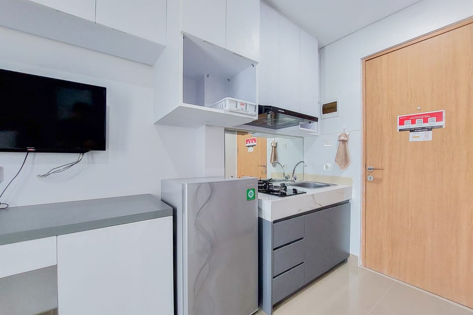 Studio | Private kitchen | Fridge, stovetop, cookware/dishes/utensils