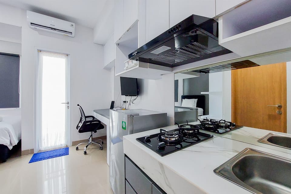 Studio | Private kitchen | Fridge, stovetop, cookware/dishes/utensils