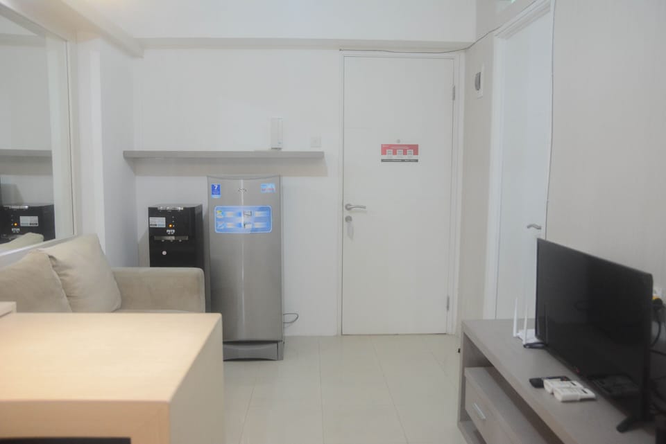 Apartment, 2 Bedrooms | Living area | TV