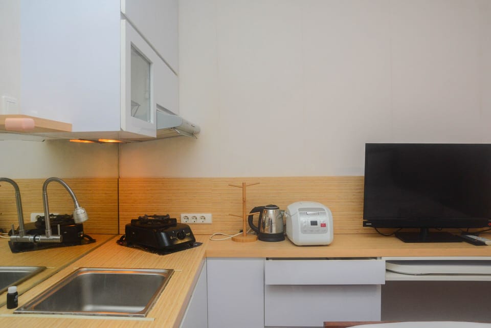 Studio | Private kitchen | Fridge, stovetop, cookware/dishes/utensils