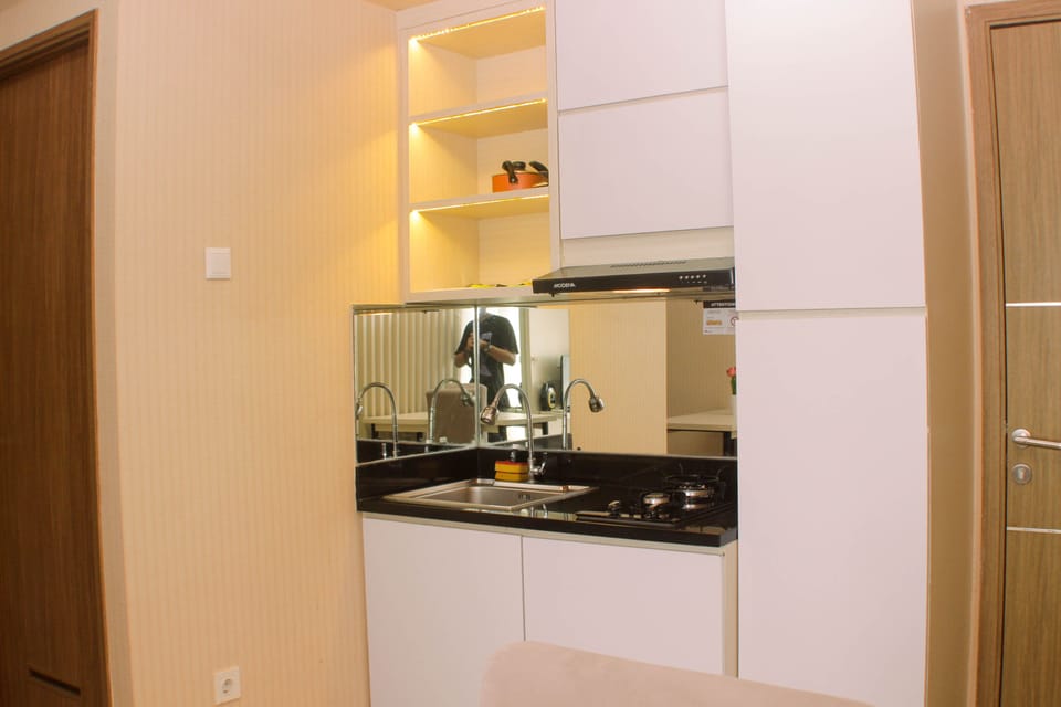 Fridge, stovetop, electric kettle, cookware/dishes/utensils