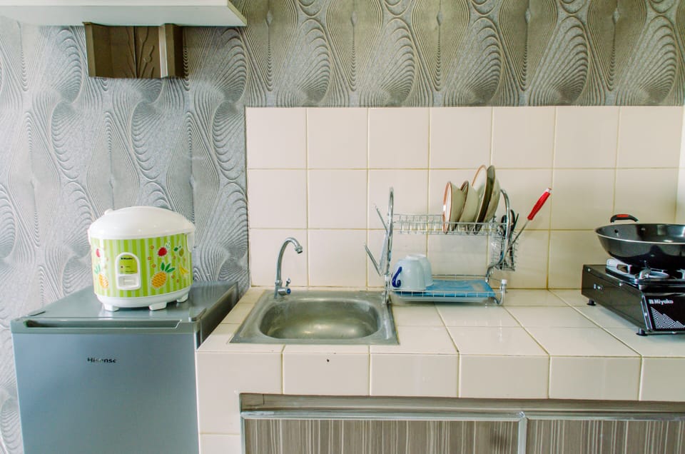 Studio | Private kitchen | Fridge, stovetop, cookware/dishes/utensils