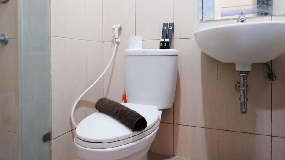 Studio | Bathroom | Free toiletries, towels