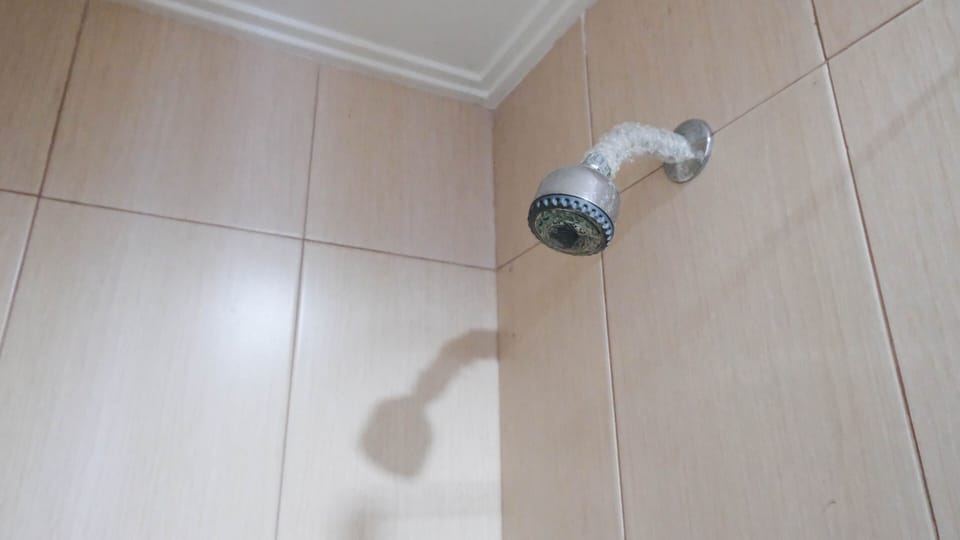 Studio | Bathroom | Free toiletries, towels