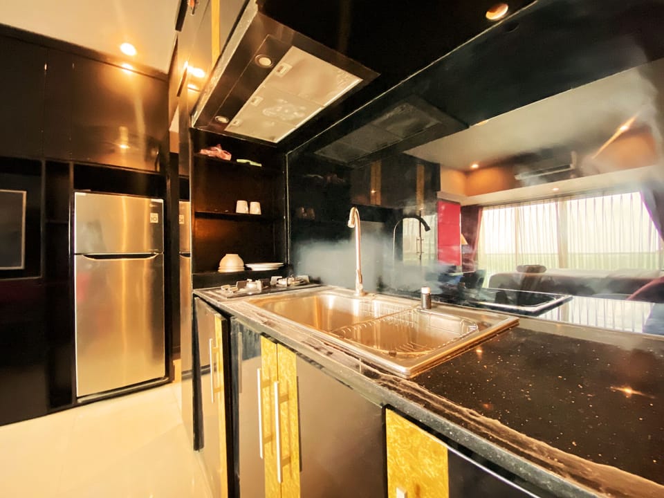 Studio | Private kitchen | Fridge, stovetop, cookware/dishes/utensils