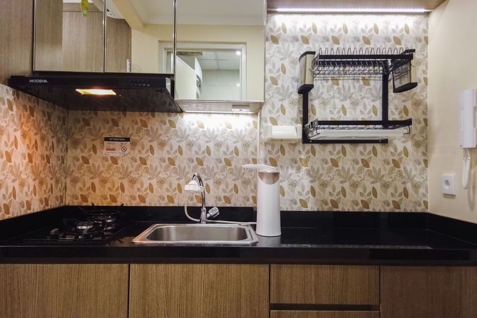 Studio | Private kitchen | Fridge, stovetop, cookware/dishes/utensils