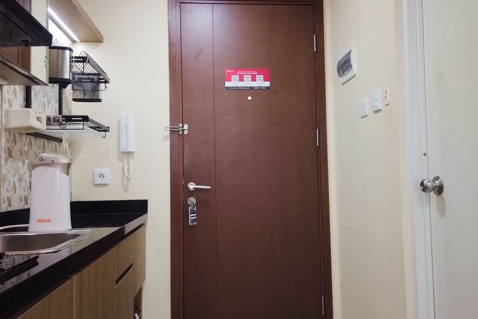 Studio | Private kitchen | Fridge, stovetop, cookware/dishes/utensils
