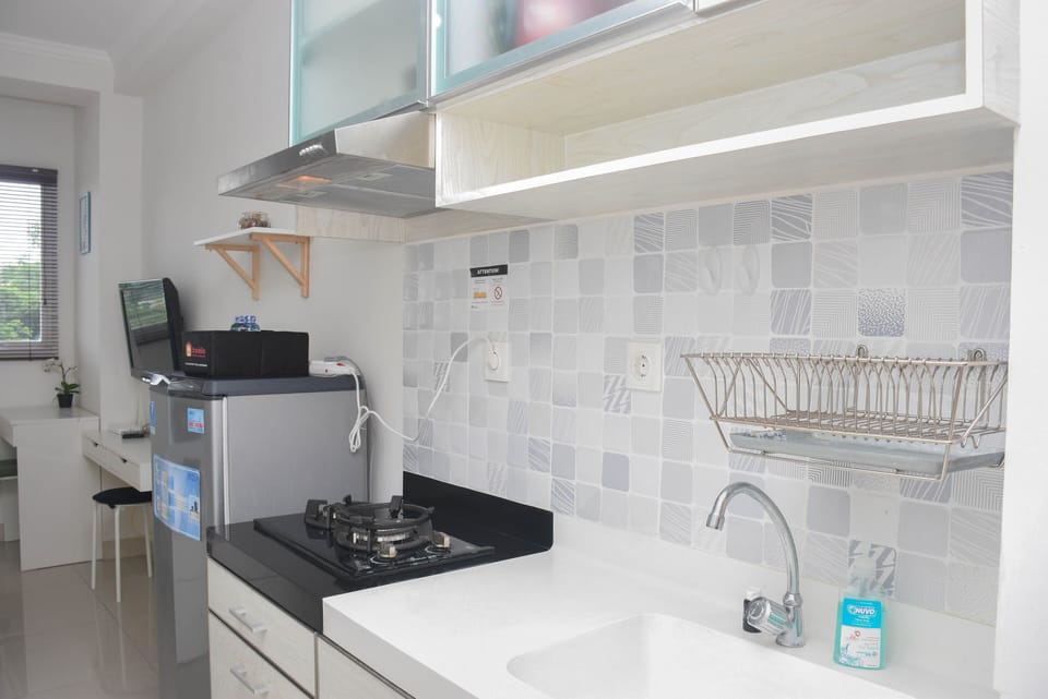 Studio | Private kitchen | Fridge, stovetop, cookware/dishes/utensils