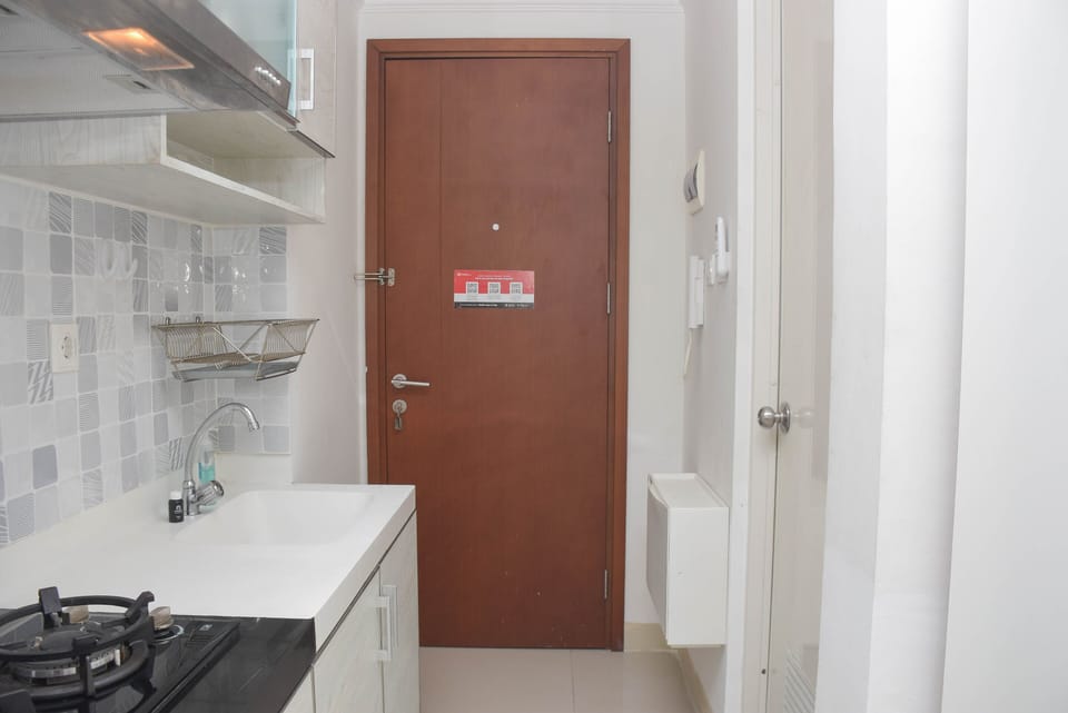 Studio | Private kitchen | Fridge, stovetop, cookware/dishes/utensils