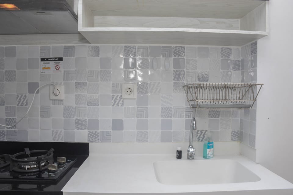 Studio | Private kitchen | Fridge, stovetop, cookware/dishes/utensils