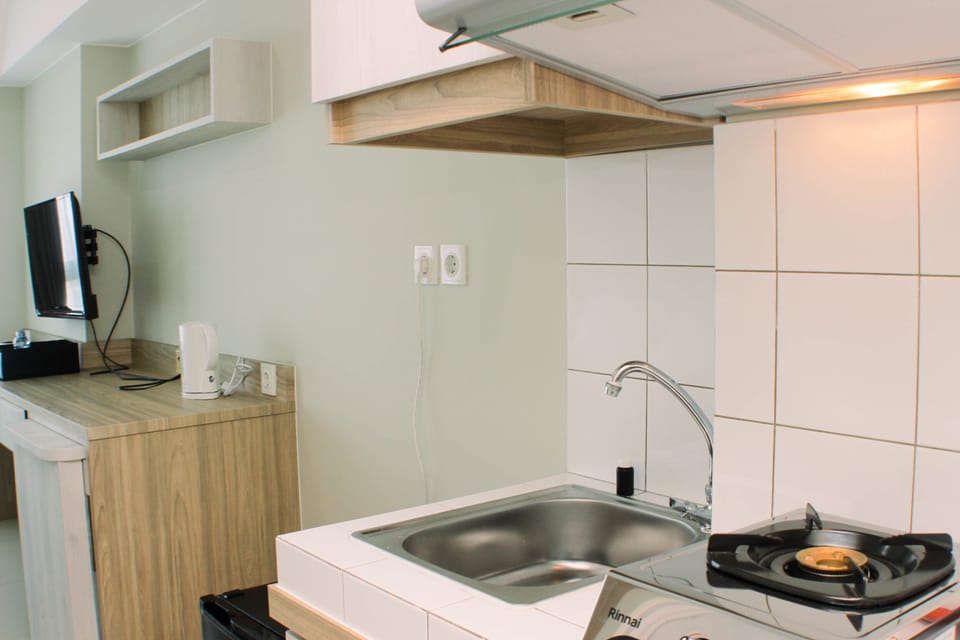 Studio | Private kitchen | Fridge, stovetop, cookware/dishes/utensils