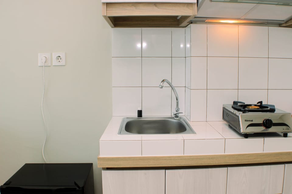 Studio | Private kitchen | Fridge, stovetop, cookware/dishes/utensils