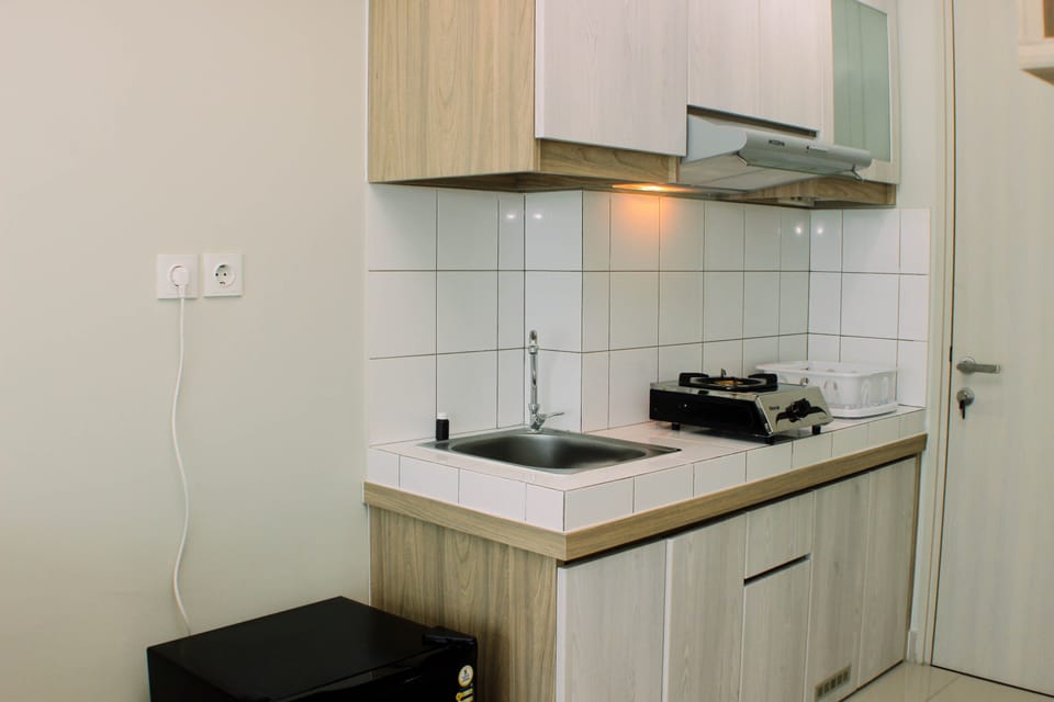 Studio | Private kitchen | Fridge, stovetop, cookware/dishes/utensils
