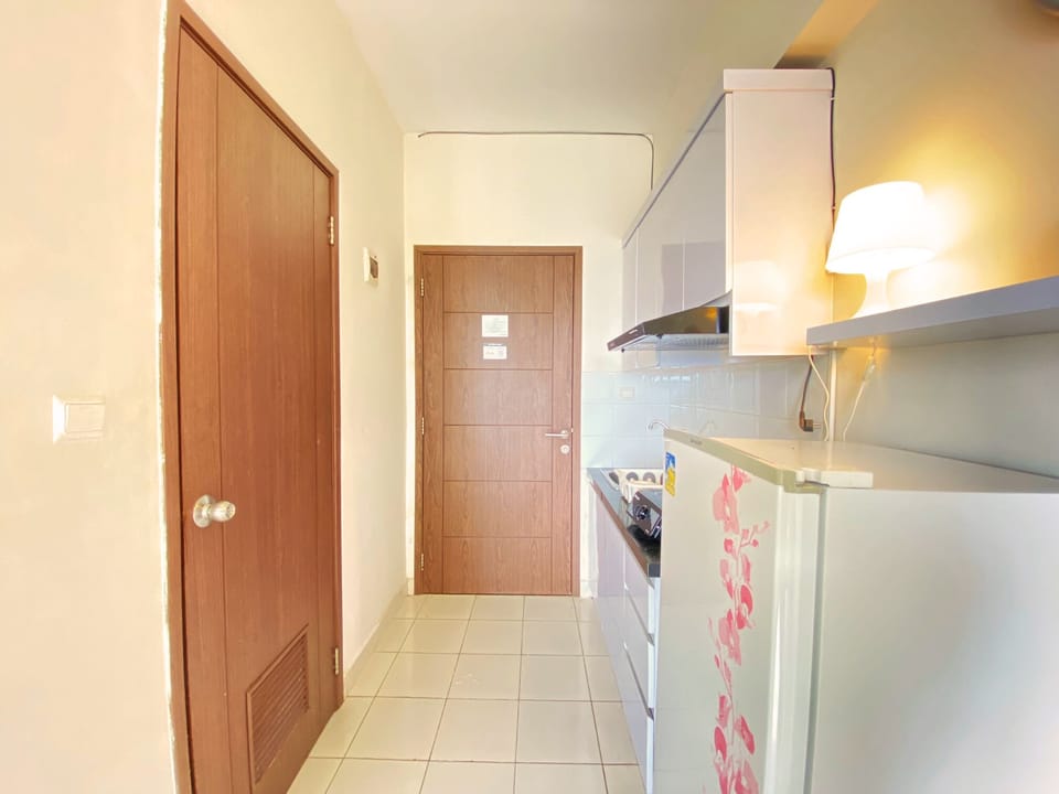 Studio | Private kitchen | Fridge, stovetop, cookware/dishes/utensils