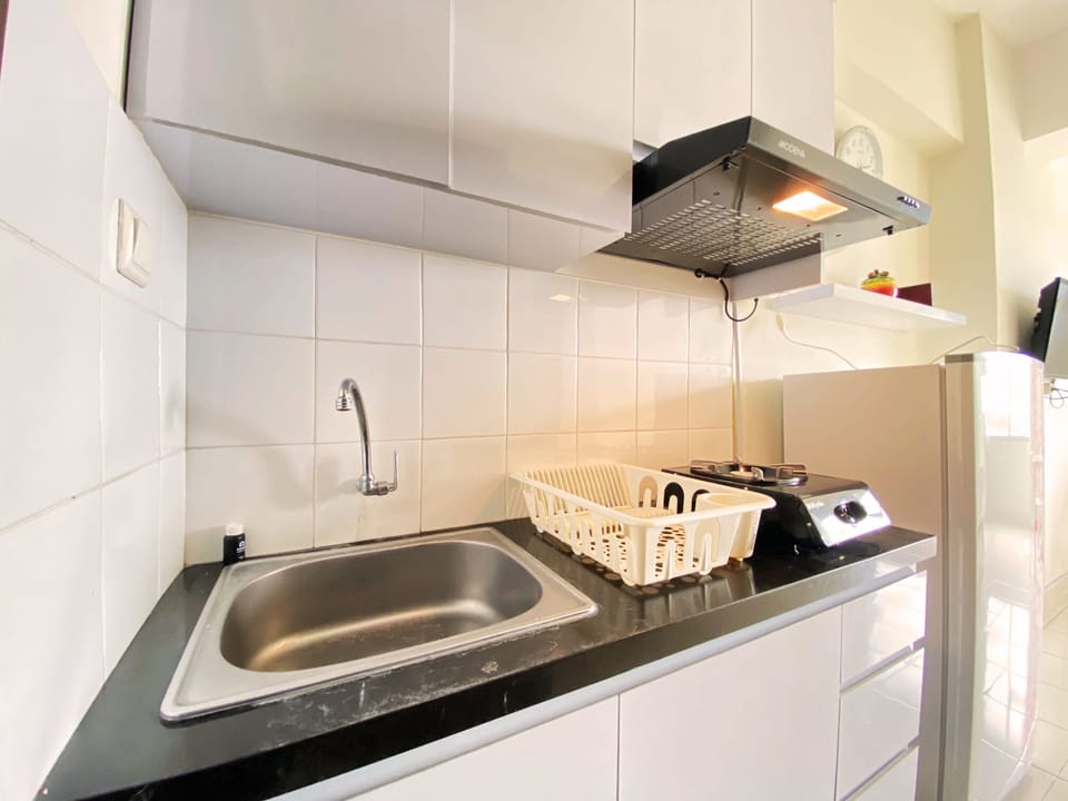 Studio | Private kitchen | Fridge, stovetop, cookware/dishes/utensils