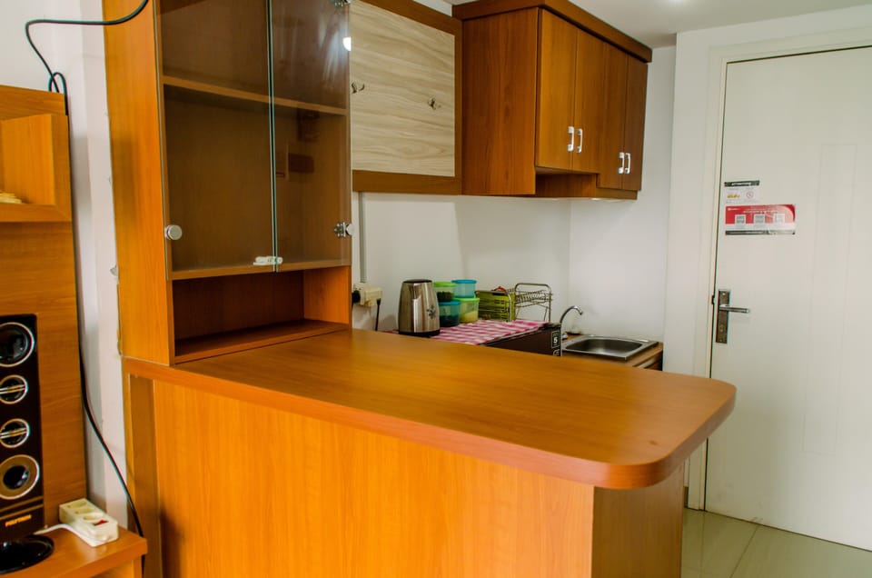Studio | Private kitchen | Fridge, stovetop, cookware/dishes/utensils