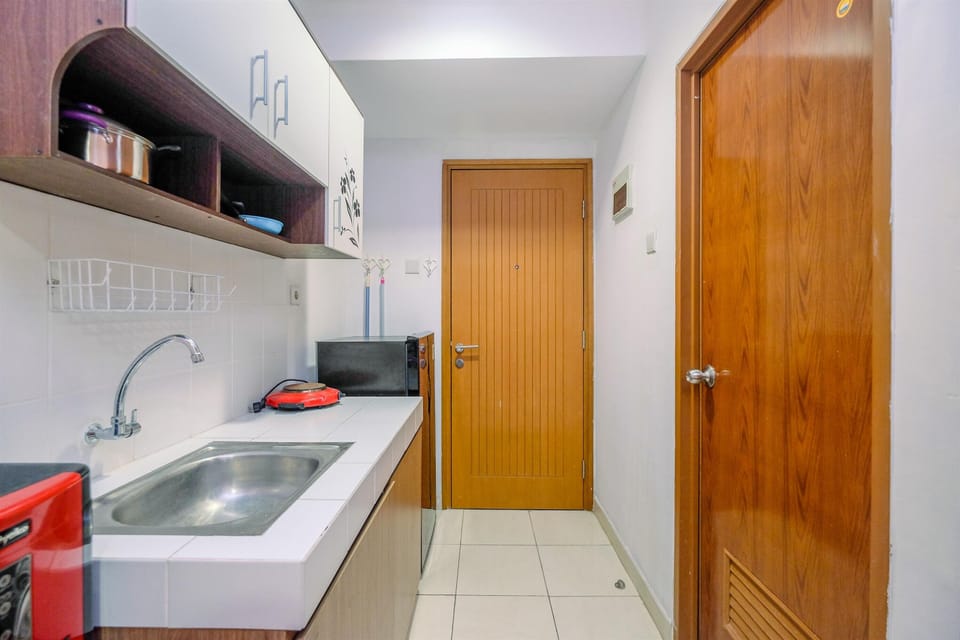 Studio | Private kitchen | Fridge, stovetop, cookware/dishes/utensils