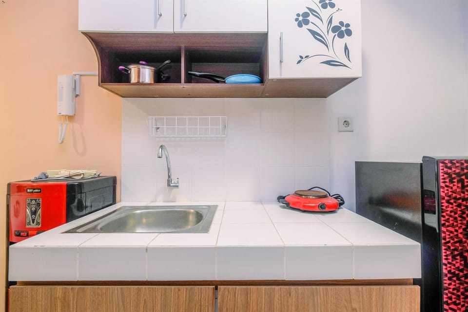 Studio | Private kitchen | Fridge, stovetop, cookware/dishes/utensils