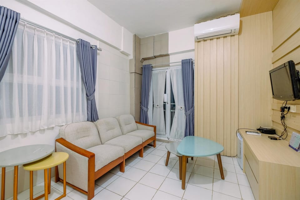 Apartment, 2 Bedrooms | Living area | TV