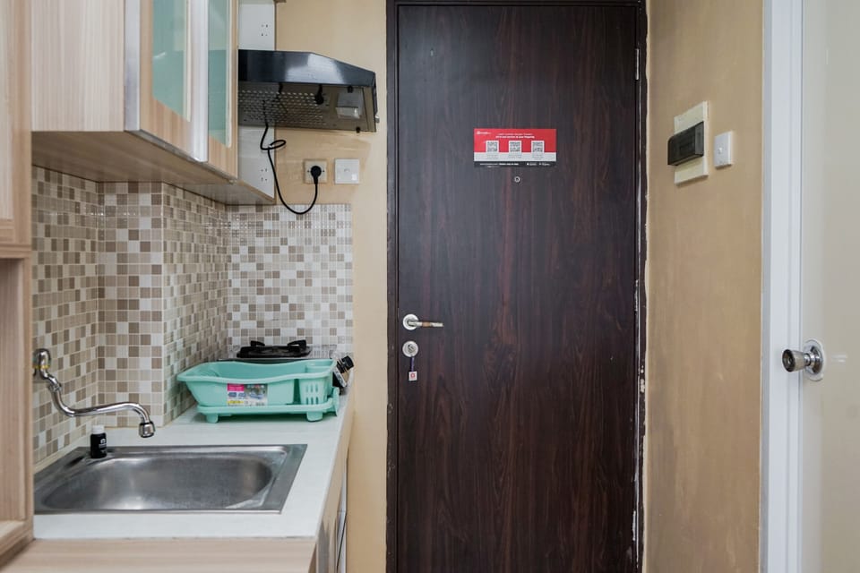 Studio | Private kitchen | Fridge, stovetop, cookware/dishes/utensils
