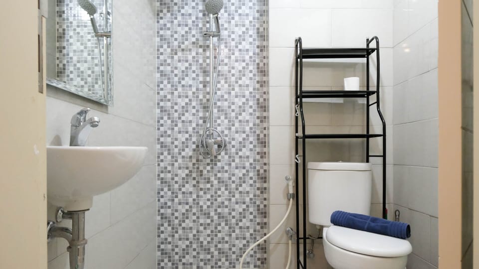 Studio | Bathroom | Free toiletries, towels