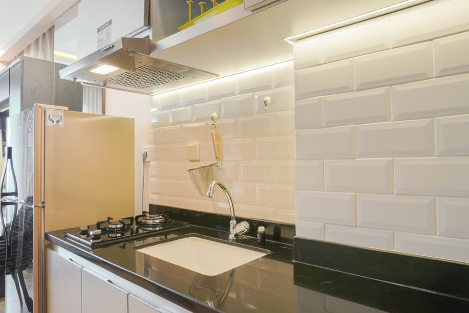 Studio | Private kitchen | Fridge, stovetop, cookware/dishes/utensils