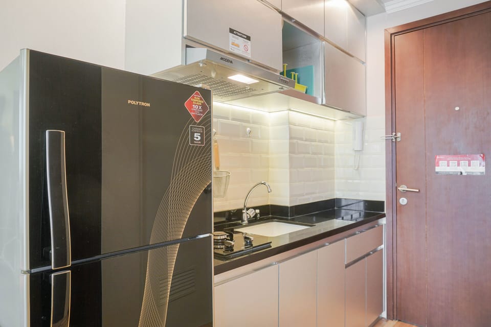Studio | Private kitchen | Fridge, stovetop, cookware/dishes/utensils