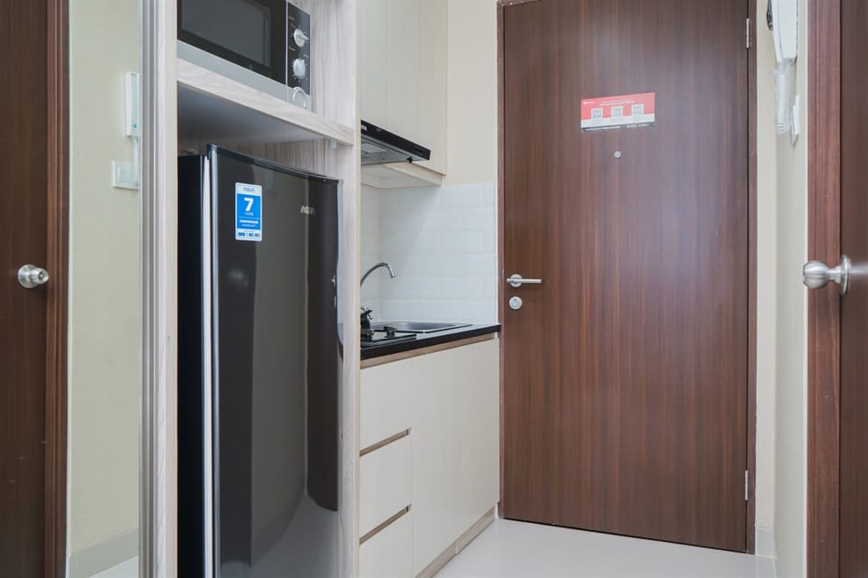 Studio | Private kitchen | Fridge, stovetop, cookware/dishes/utensils