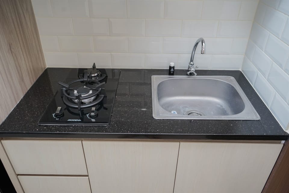 Studio | Private kitchen | Fridge, stovetop, cookware/dishes/utensils